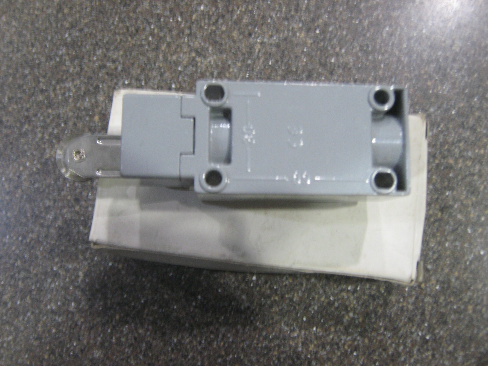 Automation Direct ABM2E52Z11 Adjustable Rocker Arm Limit Switch 400VAC