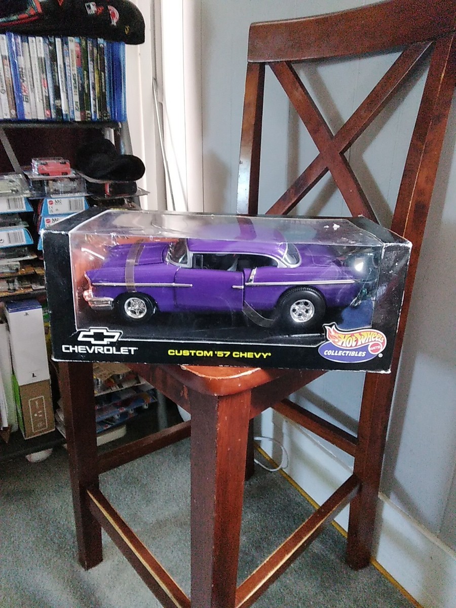 HOTWHEELS 57’ CHEVY 1:18 Hot Wheels 1:18 Chevrolet Custom '57 Chevy Die Cast