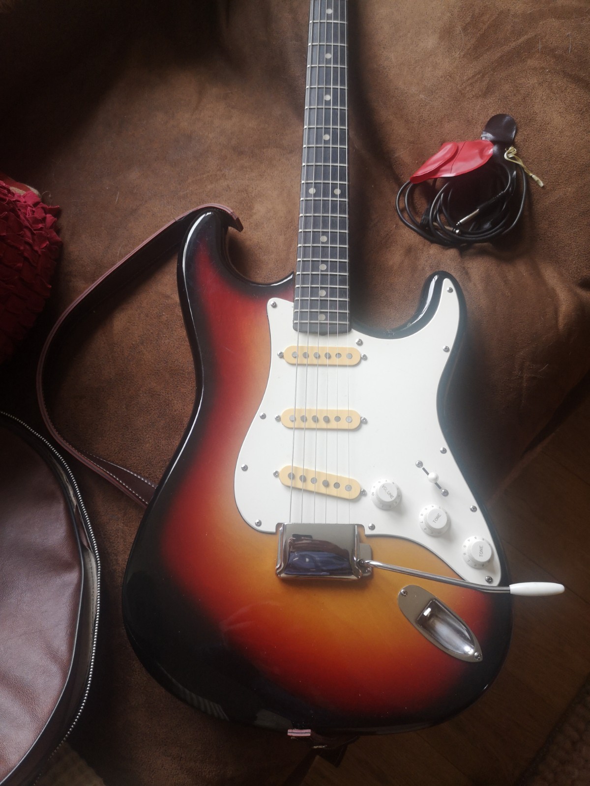 COLUMBUS Stratocaster MIJ 1970s Awesome Condition Lawsuit
