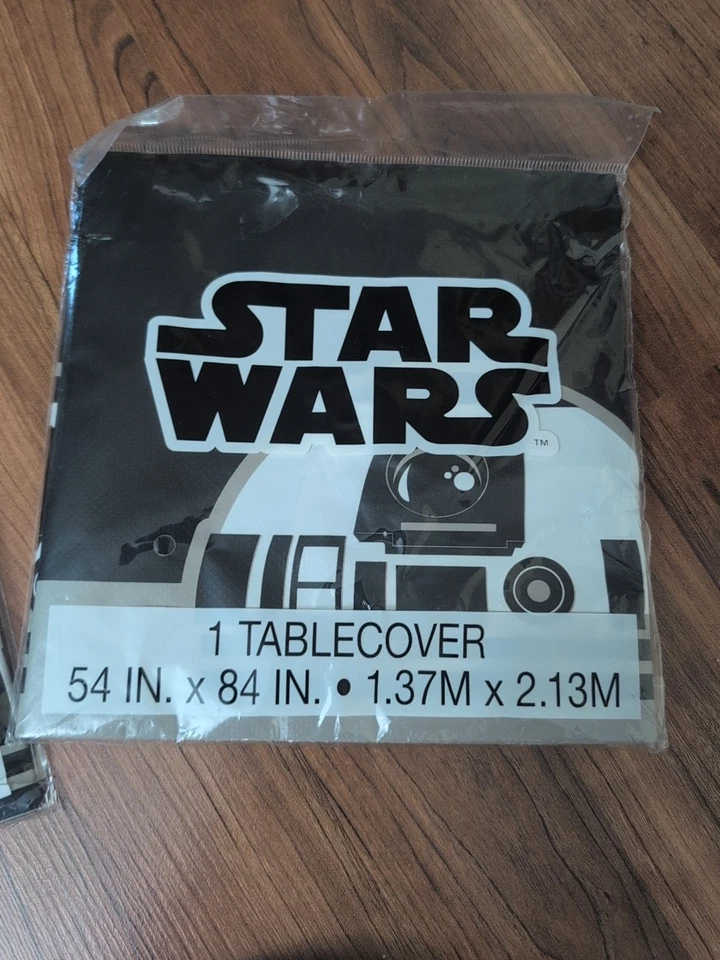 Platos clásicos de Star Wars, servilletas BB8 R2D2 y 3 manteles todo nuevo en paquete Foto 4 de 4