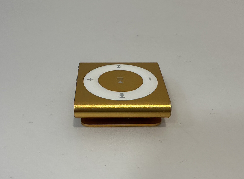 Apple iPod shuffle 4th Generation Orange (2 GB) Works Great