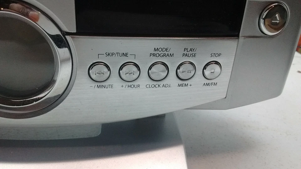 GPX Wall-Mountable Micro Stereo Home Music System HM3817DTBLK - Image 3 of 4