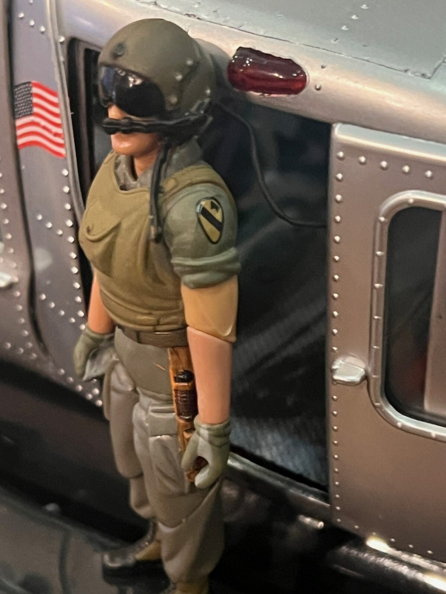 1:18 Ultimate Soldier 21st Vietnam War CIA Air America Huey
