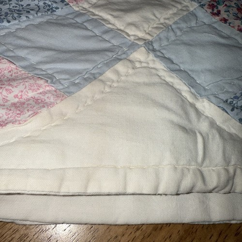 Vintage Handmade Double Wedding Ring Quilt 84x71" Scalloped Edge Summer Weight - Picture 22 of 24