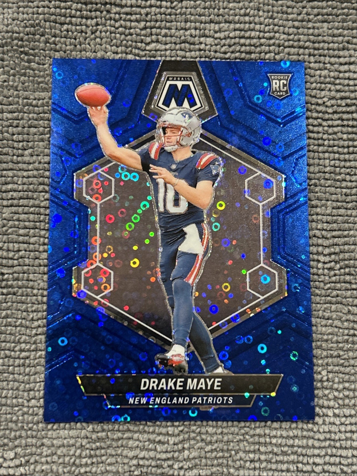2024 Panini Mosaic Drake Maye RC No Huddle Blue Prizm /75  #303 *Indent On Back*