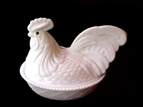 New ListingVTG Westmoreland Milk Glass Rooster Split Tail  on a Nest / Farmhouse