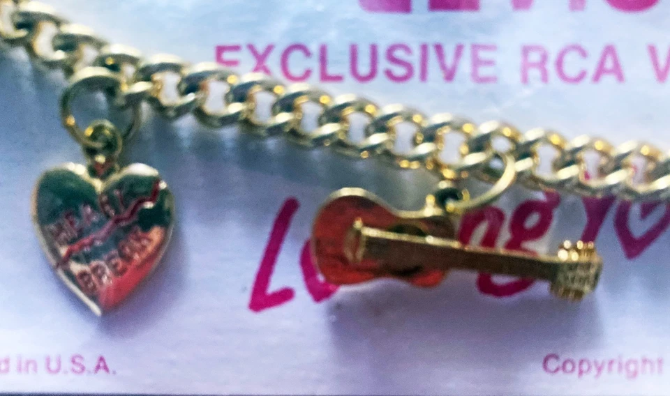 PULSERA ELVIS PRESLEY CHARM Tarjeta Original 1956 Como Nueva RARA Foto 3 de 4