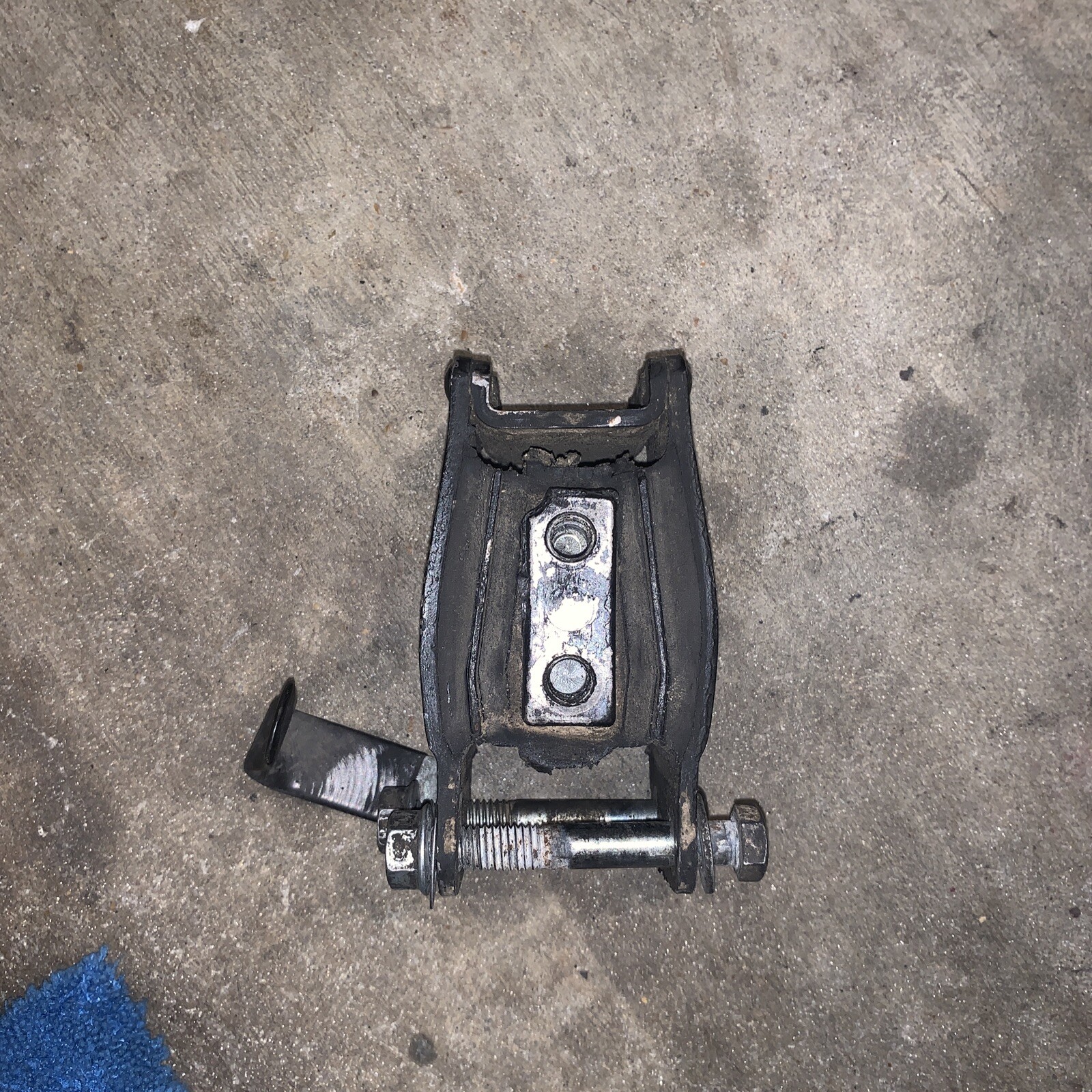 9916 HARLEYDAVIDSON DYNA REAR MOTOR ENGINE MOUNT ISOLATOR 4756499 eBay