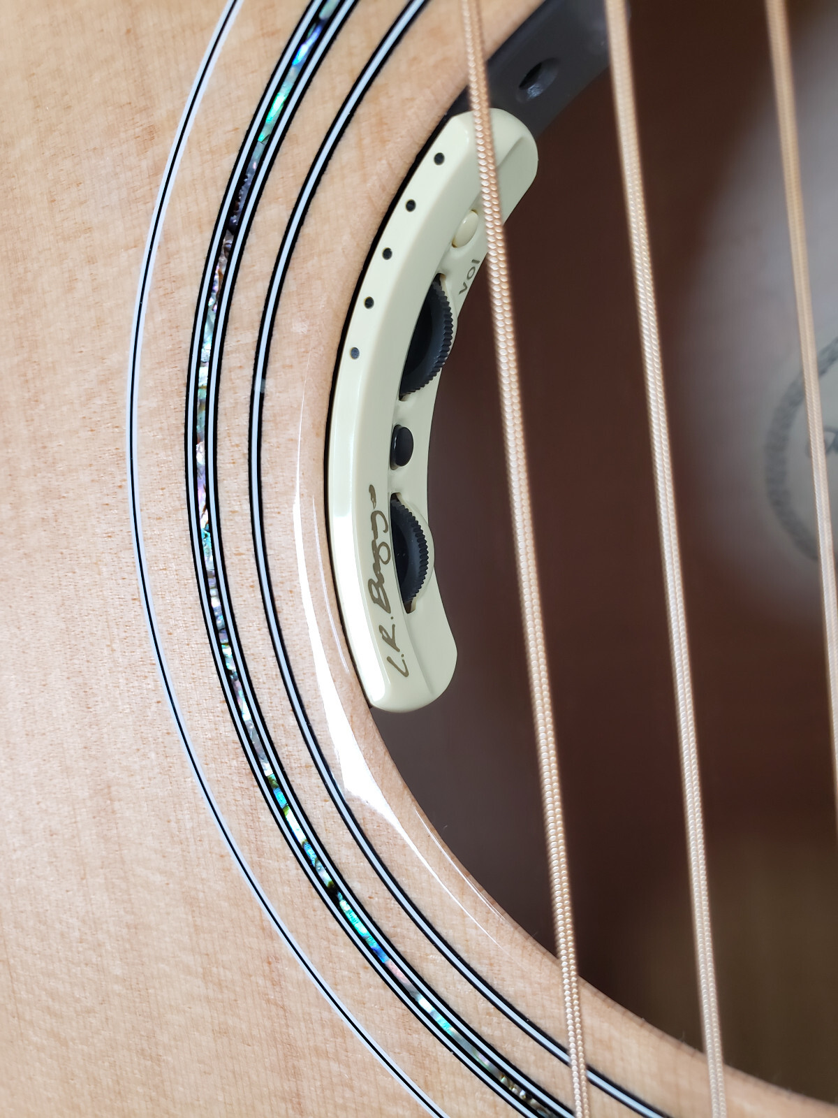 Guild F55E, Jumbo 6string AcousticElectric Guitar Natural