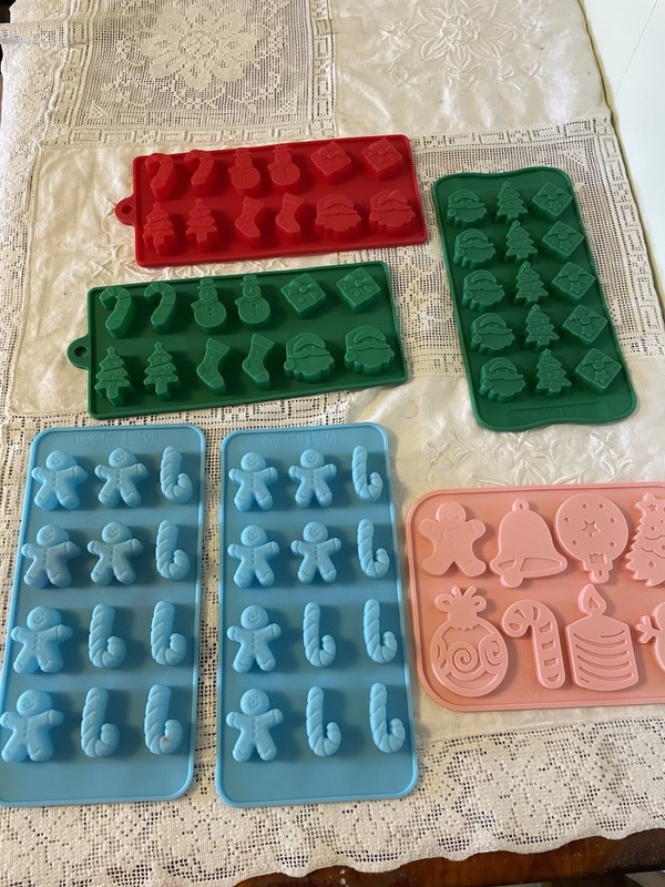 6 Christmas silicone Soap Candle Or Clay Moles