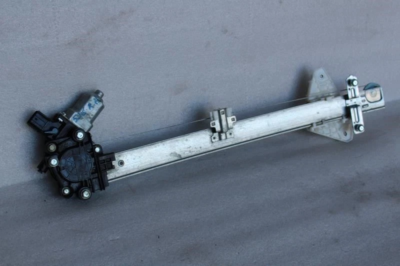 2017 SUBARU XV CROSSTREK RIGHT PASSENGER FRONT DOOR WINDOW REGULATOR WITH MOTOR - Image 2 of 4