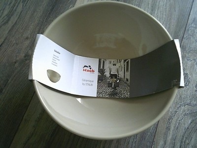 STAUB Salatschüssel / Salad Bowl / Schüssel Keramik Farbe taupe 24 cm 1,7 Liter