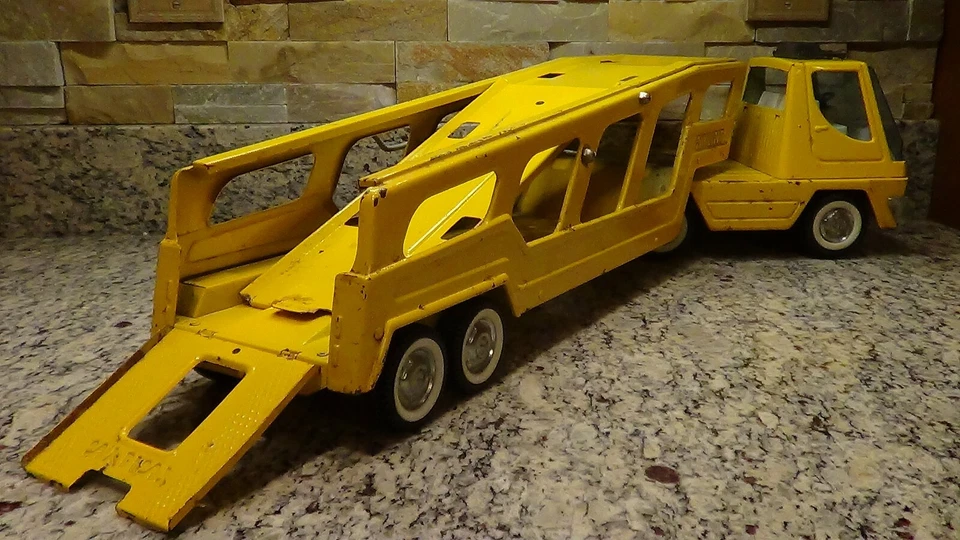 Camión semirremolque de transporte automático con turbina turbo Nylint grande de colección de los años 60 Foto 3 de 4