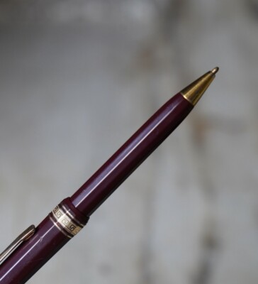 Charming Ballpoint Pen OMAS 555 - F Resin Bordeaux & Pl. Gold 18 Carat
