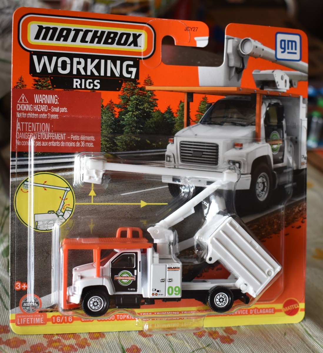 Matchbox GMC C8500TOPKICK TREE TRIMMING TRUCK 16/16 Working Rigs