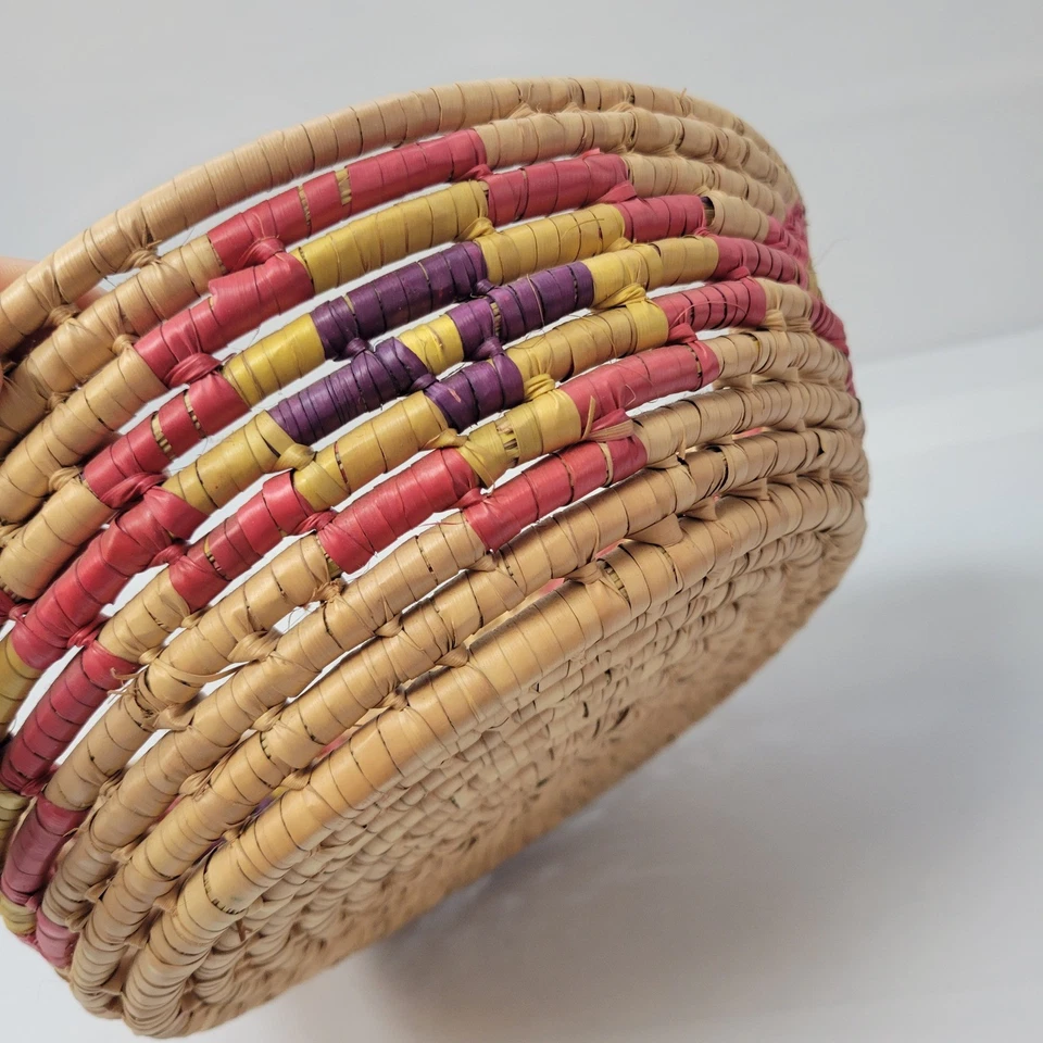 Cesta redonda tejida de hierba dulce colorida rosa amarillo púrpura acento decoración del hogar Foto 2 de 4