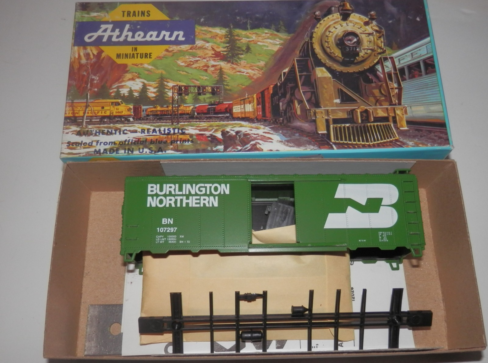 Athearn HO Scale 40' Burlington Northern 107297 Box Car Kit #1224