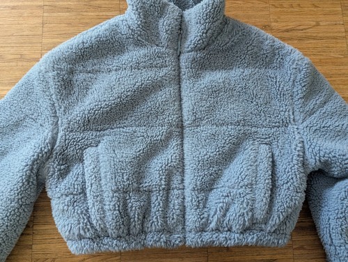 Coole Cropped Jacke von Bershka, Gr. M, blau, Plüsch, Mädchen, Teen - Bild 2 von 4