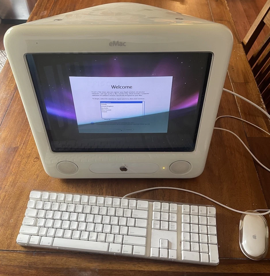 Apple eMac All In One Computer A1002 w/Mouse Keyboard 1GHz G4 640MB RAM 40GB HDD - Image 3 of 4