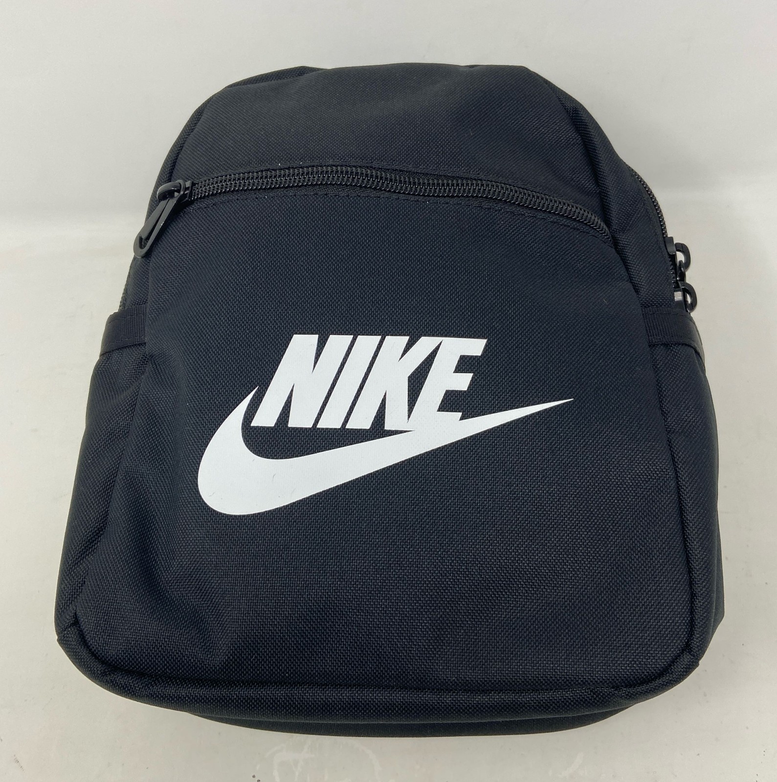 Nike Sportswear Futura 365 Mini Backpack 6L, Black/Black/White, One Size