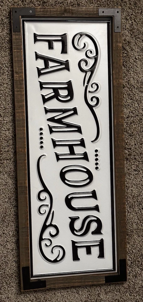 Letrero de metal rústico de granja con marco de madera Foto 4 de 4