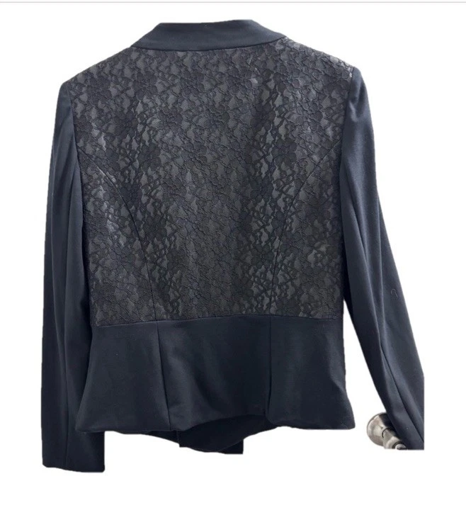 Blazer Cache Negro Asimétrico con EncajeTalla 12 pd Foto 2 de 4