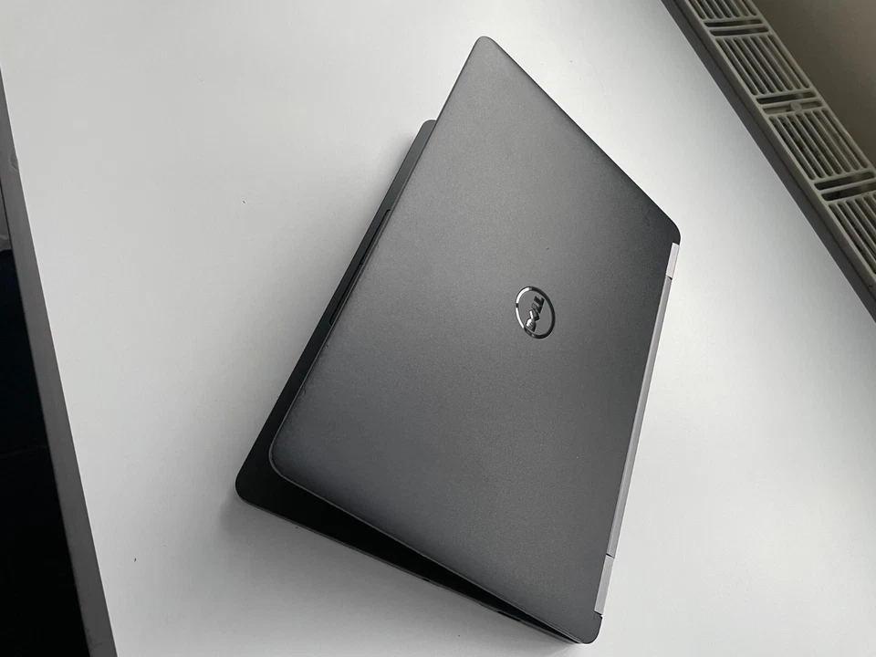 DELL Latitude 14 E7270 i5-6300U 8GB RAM 256GB SSD FHD Win 10 Pro 1 Year Warranty - Image 3 of 4