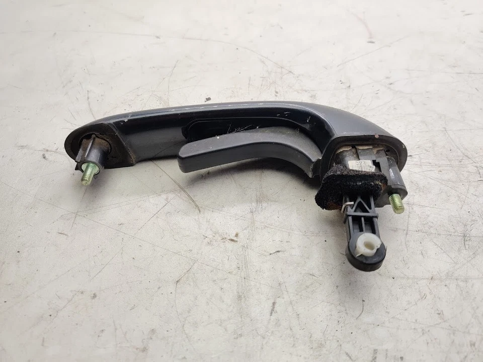 HYUNDAI SANTA FE MK2 2007 TAILGATE BOOT REAR DOOR HANDLE - Image 2 of 2
