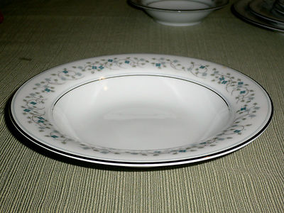 Noritake デザイン皿 VINTAGE NORITAKE MARLENE 6015 BLUE FLW PLATINUM TRIM RIM SOUP BOWL