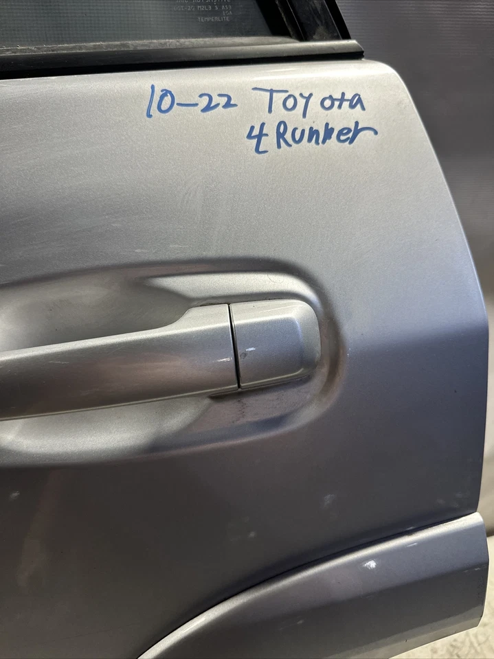 TOYOTA 4RUNNER 2010-2022 PUERTA TRASERA IZQUIERDA LATERAL IZQUIERDA COMPLETA OEM Foto 4 de 4