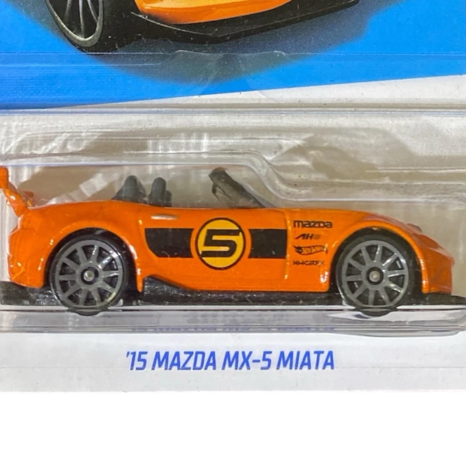 Carro Hot Wheels ’15 Mazda MX-5 Miata Orange HW J-Imports 69/250 3/10 fundido 1:64 - Imagem 3 de 4