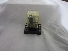 IDEC RR2P-U AC120V - WITH IDEC SR2P -06 - IDEC DPDT RELAY, 10 AMP New