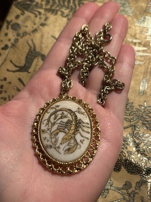VTG 1970s Pakula Gold Tone Scorpio Zodiac Medallion Textured Chain
