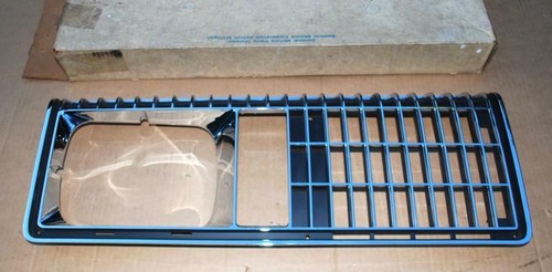 NOS 1981 OLDSMOBILE OMEGA PASSENGER SIDE RADIATOR GRILLE HALF 22506834 NEW GM - Picture 4 of 4
