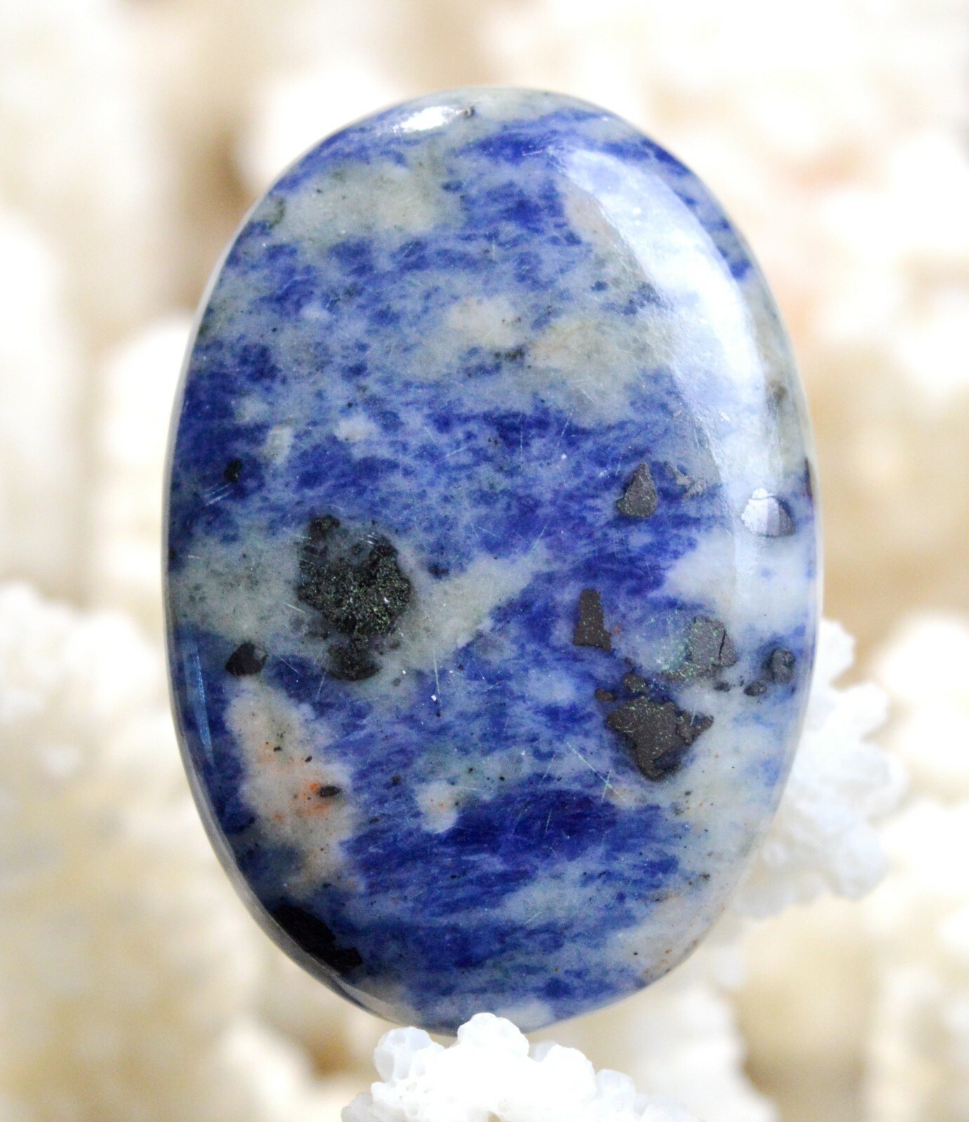 Sodalite cabochon 53 carats de qualité supérieure pour haute joaillerie