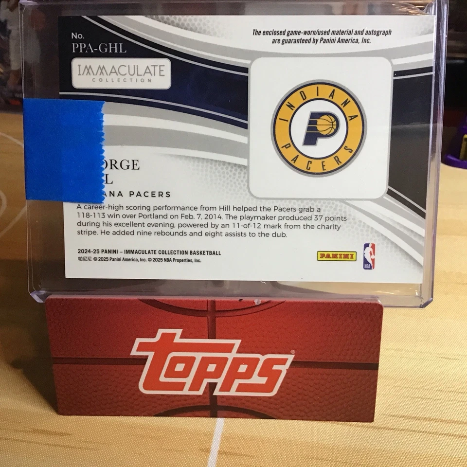 PARCHE JERSEY PREMIUM AZUL GEORGE HILL INMACULADO PANINI 2024-25 AUTOMÁTICO/25 Foto 2 de 2