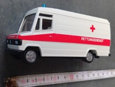 Siku 2015 Mercedes-Benz 809D DRK-Rettungsdienst Krankenwagen OHNE Liege