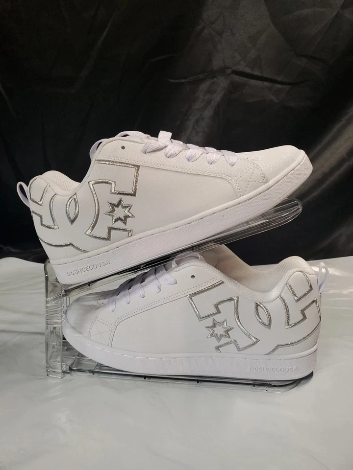 DC Shoes Mujer Court Graffik Zapatillas de Skate (Blanco/Plateado) Talla 9 Foto 2 de 4