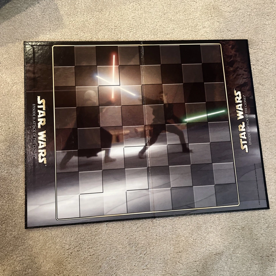 Star Wars Episode II: Attack of the Clones Chess Set - Complete! (Box Damage) - Image 3 of 4