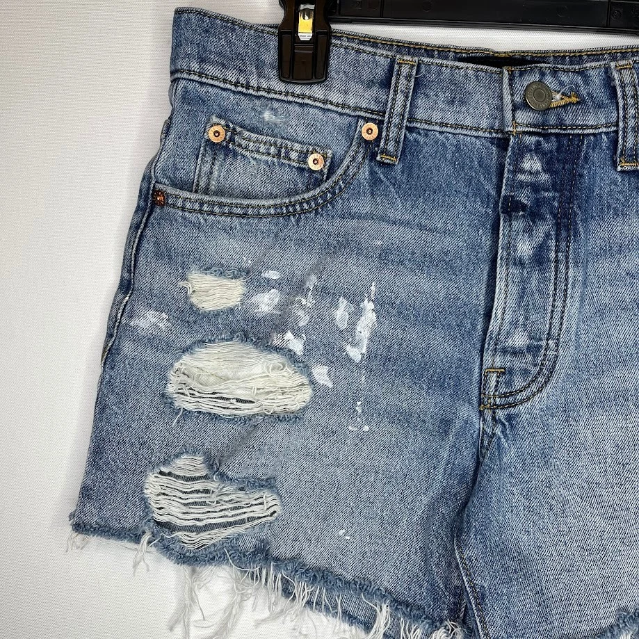 Lucky Brand Women’s 4/27 Distressed Cutoff Denim Shorts 90s Midi Short - Image 2 of 4