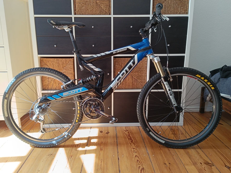 Scott G-Zero FX3, Chris King Steuersatz, Race Face Kurbel, XT