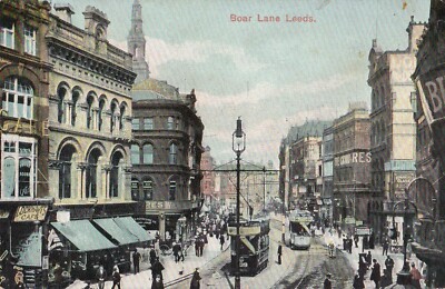 LEEDS, YORKSHIRE - BOAR LANE MIT STRASSENBAHNEN FARBIGE POSTKARTE 