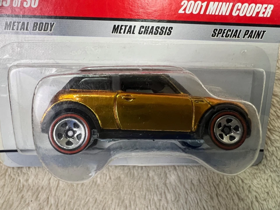 🇬🇧🇬🇧 Hot Wheels Classics Series 2001 Mini Cooper REDLINES HW13🇬🇧🇬🇧 - Image 3 of 4