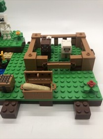 LEGO (21114) Minecraft: The Farm Set 100% Complete With Instructions & Box
