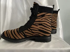 SOFFT Landee black and tan tiger print lace up Women’s Boots Sz-10 N I B