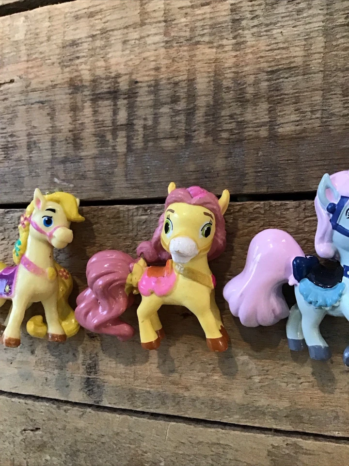 Disney принцесса дворец домашних животных лошадей мини фигурки пони лот из 4 желтый синий розовый - Изображение 3 из 4