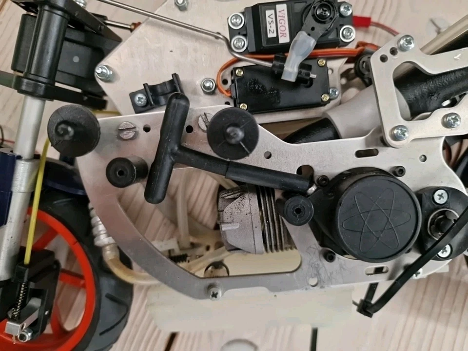 faor SF 501 scala 1/5 honda rcv211 nitro bike motorcycle Praricamente Nuova - Immagine 4 di 4