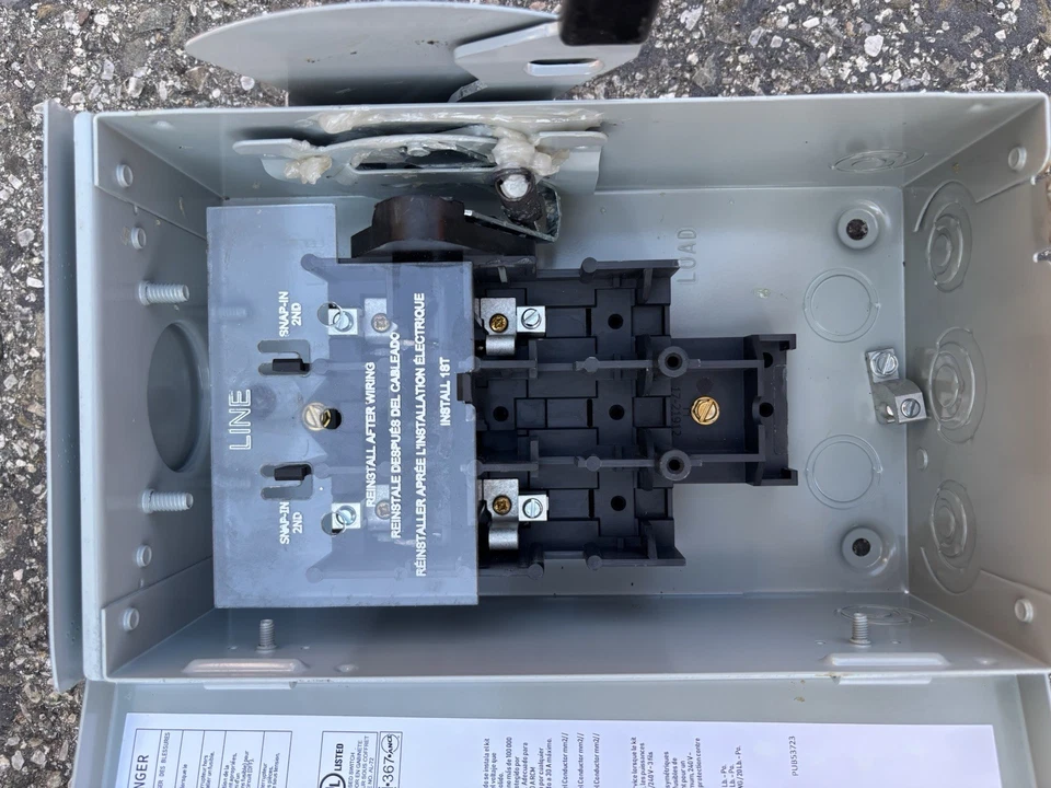 Eaton General duty non-fusible safety switch, single-throw, 30 A, 240 V, NEMA 3R - Image 2 of 4