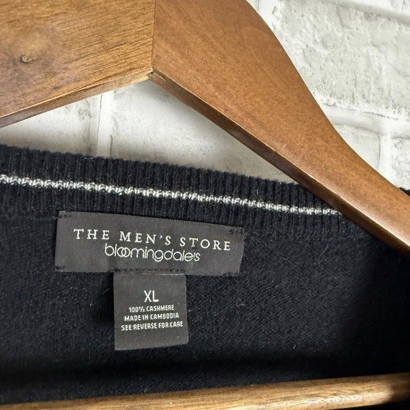 Suéter Pullover Para Hombres Tienda Bloomingdales 100% Cachemira Negro Sólido Cuello en V XL Foto 2 de 4