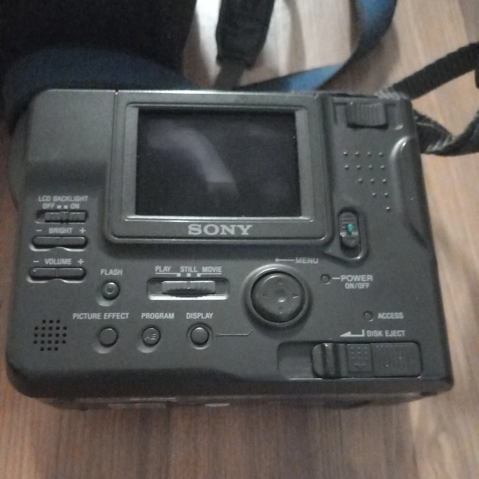 Sony Digital Camera Mavica MVC-FD83 1.0MP w/ 2 Batteries & Charger Tested - Image 2 of 4